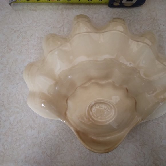 Serving Dish, For Dips and Snacks, Clam Shape - Picture 2 of 3